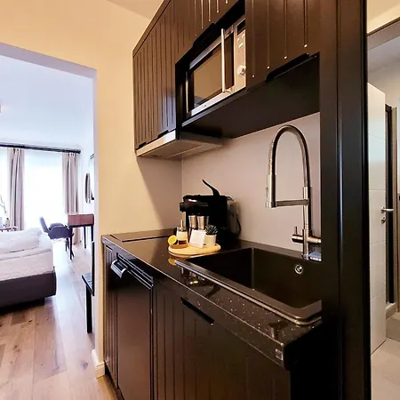 Moderne 1 Mit Sonnenterrasse Und Parkplatz, In Ruhiger Lage, Nur Wenige Gehminuten Zum Ostsee Sandstrand *