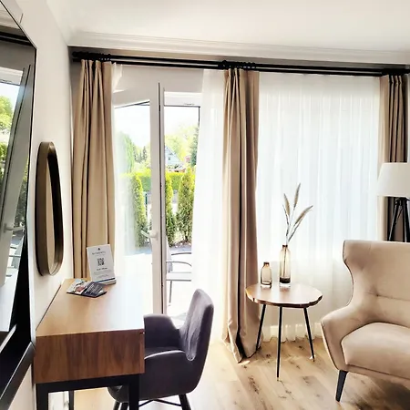 Moderne 1 Mit Sonnenterrasse Und Parkplatz, In Ruhiger Lage, Nur Wenige Gehminuten Zum Ostsee Sandstrand *