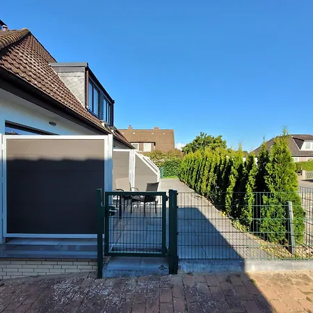 Moderne 1 Mit Sonnenterrasse Und Parkplatz, In Ruhiger Lage, Nur Wenige Gehminuten Zum Ostsee Sandstrand